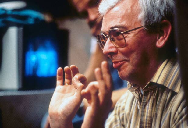 DISTANT VOICES, STILL LIVES Director TERENCE DAVIES Date: 1988. Strictly editorial use only in conjunction with the promotion of the film. Credit line mandatory. This image is copyright of the film company and is supplied under the terms of issue as film still. No commercial or book cover use permitted without prior consent from the film company.  Mandatory credit line: Image courtesy BFI CHANNEL FOUR FILMS Ronald Grant Archive Mary Evans