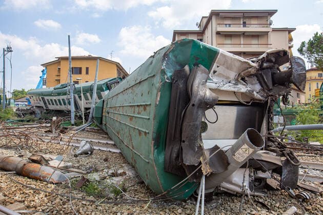 Bilder des Jahres 2020, News 08 August News Themen der Woche KW34 News Bilder des Tages Milan, Carnate, the railway station in the aftermath of the Trenord convoy derailment (Massimo Alberico Fotogramma, Milan, Carnate - 2020-08-20) p.s. la foto e utilizzabile nel rispetto del contesto in cui e stata scattata, e senza intento diffamatorio del decoro delle persone rappresentate  Copyright: xMassimoxAlbericox xFOTOGRAMMAx