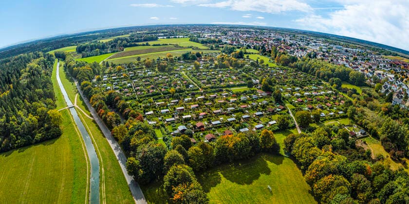 Größere Laubenkolonie am östlichen Rand von Haunstetten bei Augsburg Luftbild-Ausschnitt aus einem 360Â° Drohnen-Panorama nahe Augsburg - weitere Ausschnitte können jederzeit in max. möglicher Qualität extrahiert und zum Kauf bereitgestellt werden - ob als Little Planet, im Panorama-Format oder als Detailaufnahme! Luftbild-Impressionen rund um Augsburg Augsburg Region Augsburg Bayern Deutschland *** Larger colony of arbours at the eastern edge of Haunstetten near Augsburg Aerial photograph detail of a 360Â° drone panorama near Augsburg Further details can be extracted at any time in maximum quality and made available for purchase whether as Little Planet, in panorama format or as a detailed aerial photograph Aerial photograph impressi