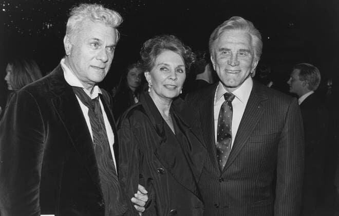 Tony Curtis, Jean Simmons and Kirk Douglas Los Angeles.CA.USA. LIBRARY. Tony Curtis, Jean Simmons and Kirk Douglas at a special, restored screening for their film Spartacus. Director s Guild Theater in Hollywood. 25th April 1991. UPDATED:20.08.2020 LMK30-SLIB20820PBOR-001 