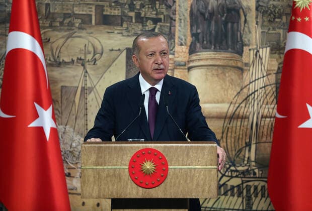 Türkei, Präsident Erdogan verkündet in Istanbul den größten Erdgasfund der türkischen Geschichte (200821) -- ISTANBUL, Aug. 21, 2020 () -- Turkish President Recep Tayyip Erdogan delivers a televised speech in Istanbul, Turkey, on Aug. 21, 2020. Erdogan on Friday announced that his country, which is almost entirely reliant on imports to meet its energy needs, found significant natural gas resources in the Black Sea. () TURKEY-ISTANBUL-PRESIDENT-NATURAL GAS RESOURCES-DISCOVERY Xinhua 