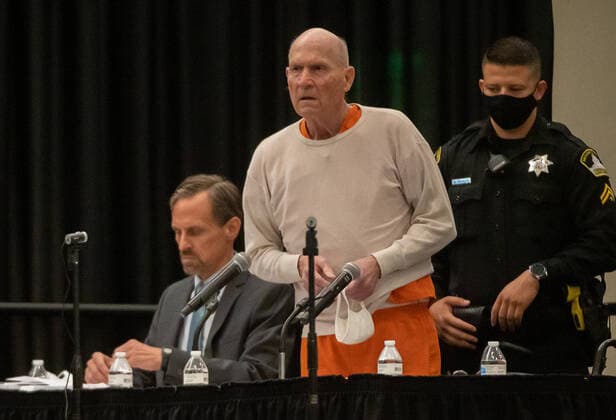 Bilder des Jahres 2020, News 08 August News Themen der Woche KW34 News Bilder des Tages August 21, 2020, Sacramento, California, USA: Golden State Killer East Area Rapist JOSEPH JAMES DEANGELO is sentenced to life without Parole for 13 murders and a host of rapes and other crimes at Sacramento State University on Friday. He addresses the victims and their families and said he sorry. Sacramento USA - ZUMAj89_ 20200821_zaf_j89_006 Copyright: xPaulxKitagakixJr.x