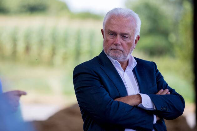 Itzehoe Wolfgang Kubicki on site Wolfgabg Kubicki FDP chairman and Bundestag vice-president on country trip in Schleswig Holstein Kubiki and other members of parliament visited agricultural enterprises in the state Copyright: xDirkxJacobs EP_djs