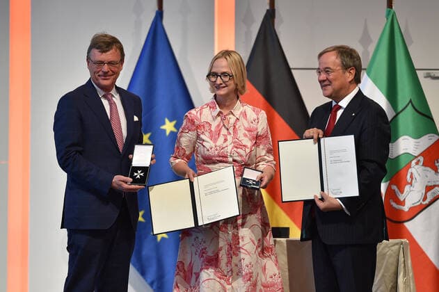 Award of the Order of Merit of the State of North Rhine-Westphalia on 23 08 2020 in the Flora Köln in Cologne Stephan Prinz zur Lippe, left Maria Prinzessin zur Lippe, middle Armin Laschet Minister President of North Rhine-Westphalia , right xHDx