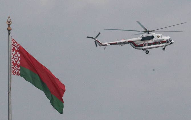 Bilder des Jahres 2020, News 08 August News Themen der Woche KW34 MINSK, BELARUS - AUGUST 23, 2020: A helicopter carries Belarusian President Alexander Lukashenko to his residence, the Independence Palace, where an opposition rally is held. The political crisis that arose amid the announcement of the 2020 Belarusian presidential election results on August 9, continues in Belarus; mass protests against the election results have been hitting major cities across Belarus resulting in violent clashes with the police. Natalia Fedosenko TASS  TS0E465D