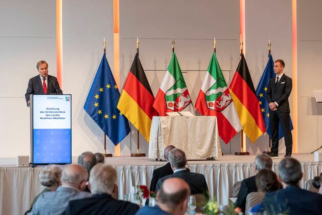 Award of the Order of Merit of the State of North Rhine-Westphalia on 23 August 2020 in the Flora Cologne Order bearer Mario Götze on stage The professional footballer no