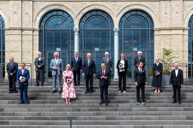 Award of the Order of Merit of the State of North Rhine-Westphalia on 23 August 2020 in the Flora in Cologne The bearers of the Order after the award ceremony with NRW Prime Minister Armin Laschet on the staircase of the Palais in the Flora in Cologne On 23 August 2020 in the Flora