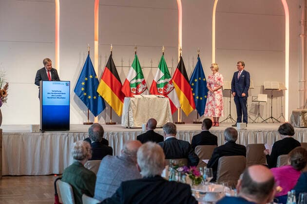 Presentation of the Order of Merit of North Rhine-Westphalia on 23 August 2020 in the Flora in Cologne The couple Maria Prinzessin zur Lippe and Stephan Prinz zur Lippe on stage The two are outstandingly committe