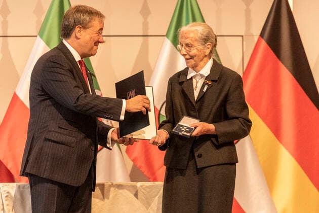 Award of the Order of Merit of North Rhine-Westphalia on 23 August 2020 in the Flora in Cologne Order bearer Erika Meyer zu