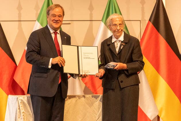 Award of the Order of Merit of North Rhine-Westphalia on 23 August 2020 in the Flora in Cologne Order bearer Erika Meyer zu