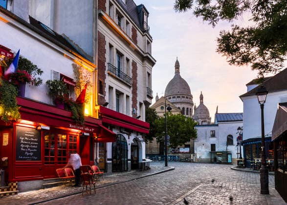 City street of Montmartre in Paris, France HSIF00802