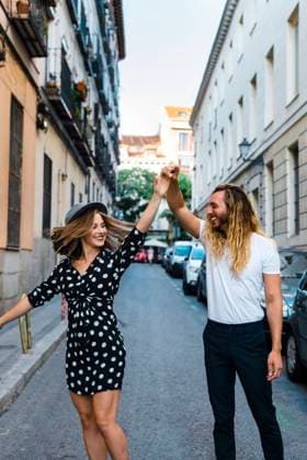 Stylish couple dancing on street amidst buildings in city model released Symbolfoto JMPF00279