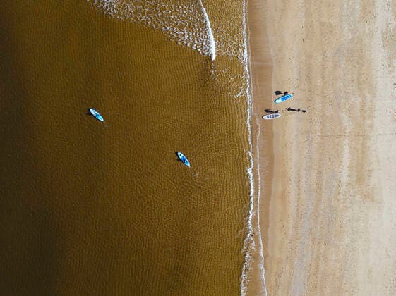 Aerial view of surfers on sandy coastal beach of Barents Sea model released Symbolfoto KNTF04952