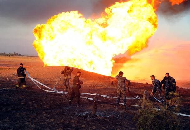 Bilder des Jahres 2020, News 08 August News Themen der Woche KW35 News Bilder des Tages (200824) -- DAMASCUS, Aug. 24, 2020 -- Fire is seen at the al-Arabi gas pipeline in the countryside of Damascus, Syria, on Aug. 24, 2020. An explosion in the al-Arabi gas line in the countryside of Syrian capital Damascus at dawn on Monday caused a massive power outage in the country, state news agency SANA reported. (Str Xinhua) SYRIA-DAMASCUS-GAS LINE-EXPLOSION Stringer 