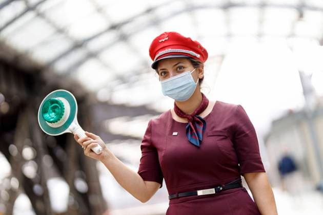 Public order offices, federal police, the railways and transport companies control the compliance with the mask obligation in bus and train traffic with a nationwide large-scale action. Picture of a railway employee with signal signalling device at Cologne central station, 24 08 2020 Foto:xC.xHardtx xFuturexImage