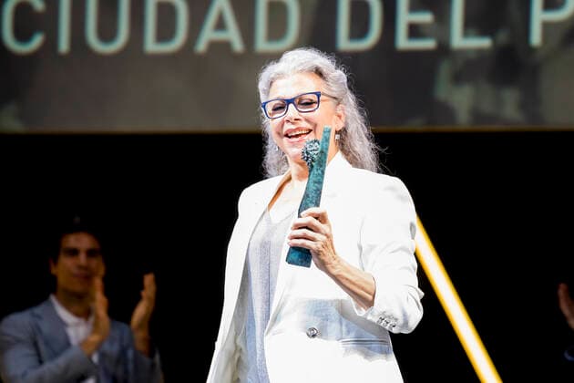 Kiti Manver shows ˜Biznaga Ciudad del Paraiso Award™ during Malaga Film Festival Gala at Teatro Cervantes.August 24 2020. (Alterphotos Francis Gonzalez) (20200824134)