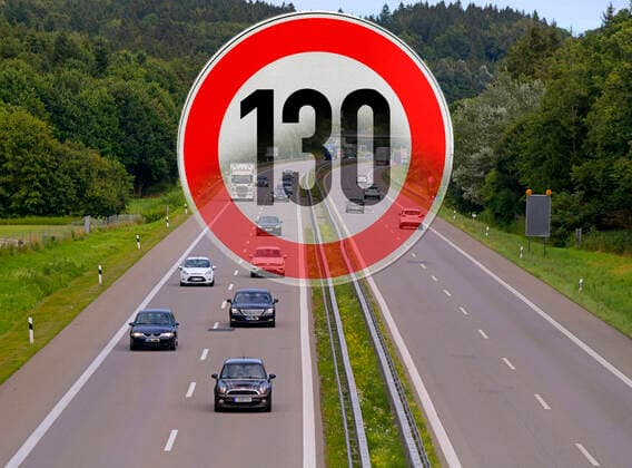 25.08.2020, Autobahn A96 bei Erkheim im Unterallgäu, reger Verkehr an einem Dienstag Nachmittag. SYMBOLBILD - FOTOMONTAGE 25.08.2020, A96 25.08.2020, A96 *** 25 08 2020, motorway A96 near Erkheim in Unterallgäu, heavy traffic on a Tuesday afternoon SYMBOL IMAGE PHOTOMONTAGE 25 08 2020, A96 25 08 2020, A96