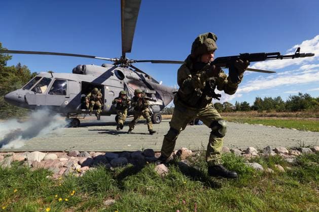 LENINGRAD REGION, RUSSIA - AUGUST 26, 2020: Servicemen take part in an airborne landing exercise on Gogland Island in the Gulf of Finland. Peter Kovalev TASS  TS0E4CA5