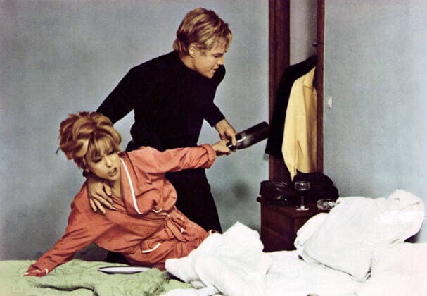 THE NIGHT OF THE FOLLOWING DAY RITA MORENO, MARLON BRANDO Date: 1968. Strictly editorial use only in conjunction with the promotion of the film. Credit line mandatory. This image is copyright of the film company and is supplied under the terms of issue as film still. No commercial or book cover use permitted without prior consent from the film company.  Mandatory credit line: Image courtesy GINA PRODUCTION UNIVERSAL PICTURES Ronald Grant Archive Mary Evans