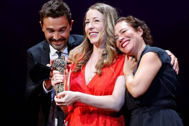 Bilder des Jahres 2020, Entertainment 08 August Entertainment Themen der Woche KW35 Spanish film director Pilar Palomero (C), next to Valeire Delpierre (R) and Álex la Fuente (L) producers, receives the Biznaga de Oro prize for her film Las ninas during the closing ceremony of the 23rd edition of Malaga Film Festival in Malaga, Spain, 29 August 2020. Malaga Film Festival !ACHTUNG: NUR REDAKTIONELLE NUTZUNG!  Copyright: xJorgexZapatax GRAF7004 20200829-637343412045460142