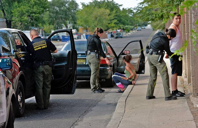August 29, 2020, Albuquerque, NM, USA: BCSO officers detain and arrest a couple along Central and Zuni NE. Saturday, Aug. 29, 2020. Albuquerque USA - ZUMAab1_ 20200829_zaf_ab1_003 Copyright: xJimxThompsonx