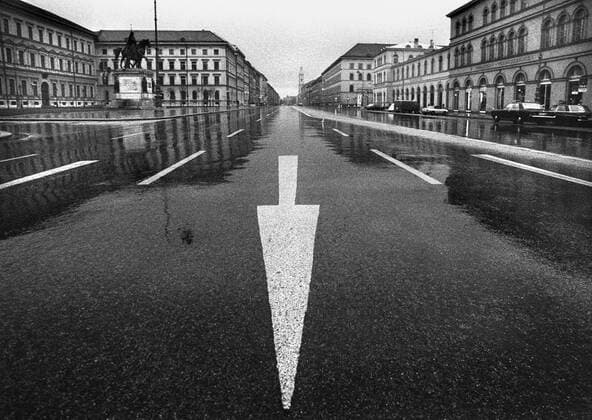 München, Fahrverbot, Ludwigstraße, 25. November 1973 erster Autofreier Sonntag, Sonntagsfahrverbot, Ölpreiskrise, Ölkrise, Ölpreisschock, Benzin, Treibstoff, Heizöl, Energiesicherungsgesetz, Fahrverbot *** Munich, driving ban, Ludwigstraße, 25 November 1973 first car-free Sunday, Sunday driving ban, oil price crisis, oil crisis, oil price shock, petrol, fuel, heating oil, energy security law, driving ban Copyright: xHeinzxGebhardtx