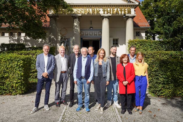 Entertainment Themen der Woche KW36 Bilder des Jahres 2020, Entertainment 08 August News Bilder des Tages 31.08.2020,Berlin,Deutschland,GER,Schlosspark Theater Jahrespressekonferenz Vorstellung des Spielplans Saison 2020-2021.v.l.n.r:Frank Lüdecke,Peter Bause,Michael Mendl,Dieter Hallervorden,Philip Tiedemann,Caroline Beil,Bürger Lars Dietrich,Brigitte Grothum,Susan Sideropoulos und Jan Sosniok *** 31 08 2020,Berlin,Germany,GER,Schlosspark Theater Annual press conference Presentation of the season 2020 2021 from l n r Frank Lüdecke,Peter Bause,Michael Mendl,Dieter Hallervorden,Philip Tiedemann,Caroline Beil,Bürger Lars Dietrich,Brigitte Grothum,Susan Sideropoulos and Jan Sosniok