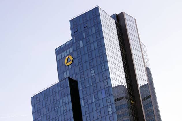 Der Commerzbank Tower im Frankfurter Bankenviertel. Das Bankhaus distanzierte sich zuletzt vom Wirecard-Prüfer EY. Frankfurt, 31.08.2020 *** The Commerzbank Tower in Frankfurts banking district The bank recently distanced itself from Wirecards auditor EY Frankfurt, 31 08 2020 Foto:xC.xHardtx xFuturexImage
