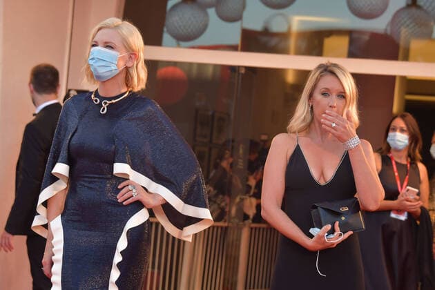Entertainment Bilder des Tages Mostra. 77eme Festival du Film de Venise. Soiree d ouverture. 77th Venizia Film Festival. 2020 Mostra. Opening on red Carpet 259575 2020-09-02 Venise Italie Sagnier, Ludivine; Blanchett, Cate  Copyright: xEricxCatarinax STAR_259575_027
