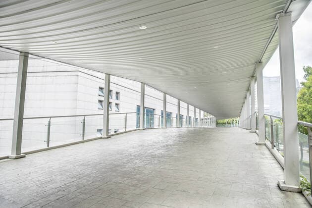 IMAGO Creative: Internationaler Tag der Architektur am 3. Oktober. Thema: Architektur zum Wohlfühlen Scenery of the campus corridor of Shenzhen University, Guangdong Province, China  710658740696514560