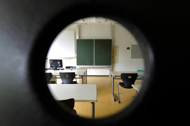 empty classroom, individual tables without distance rule, Corona crisis, Germany School restart after Corona Lockdown, empty classroom, Germany