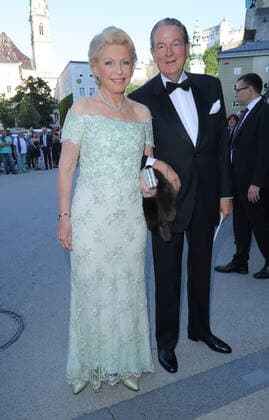 Salzburger Festspiele 29.07.2016 Unternehmerin Maria - Elisabeth Schaeffler (Continental Gruppe) + Mann Juergen R. Thumann (BDI, Europaeische Arbeitgebervereinigung BUSINESSEUROPE) bei der Ankunft zur Auffuehrung der Oper - Cosi Fan Tutte - in der Felsenreitschule, Hofstallgasse Max-Reinhardt-Platz, Salzburg, im Rahmen der Salzburger Festspiele - 29.07.2016 - *** Salzburg Festival 29 07 2016 Entrepreneur Maria Elisabeth Schaeffler Continental Group Man Juergen R Thumann BDI, European Employers Association BUSINESSEUROPE on arrival for the performance of the opera Cosi Fan Tutte at the Felsenreitschule, Hofstallgasse Max Reinhardt Platz, Salzburg, as part of the Salzburg Festival 29 07 2016