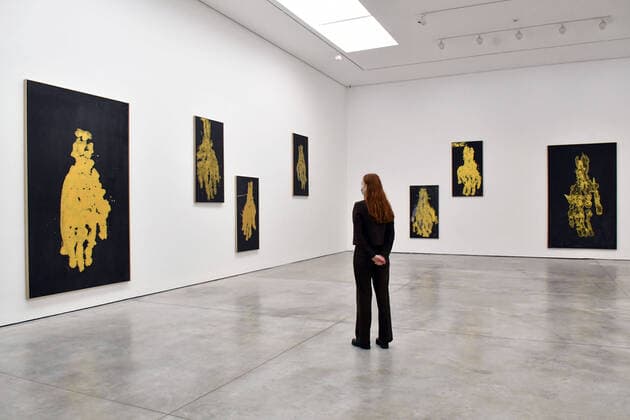 London, UK - 3 September 2020 Preview of ÔDarkness GoldnessÕ, a solo exhibition by Georg Baselitz at White Cube Mason s Yard consisting of new paintings featuring mysterious, ghostly hands rendered in gold, alongside related drawings and fire-gilded bronze reliefs, the artistÕs first sculptural works in almost a decade. (L-R) Manodopera Ð Arbeitskräfte, 2019, Per mano Ð an der Hand, 2019, Mano sola, 2019, Maniluvio, 2019, La mano Ð durchgehen, 2019, Mano, 2019, Manritta Ð rechte Hand, 2019 . 03 09 2020. London, United Kingdom. Georg Baselitz Darkness Goldness preview at White Cube.  xNilsxJorgensenx xi-Imagesx IIM-21562-0001
