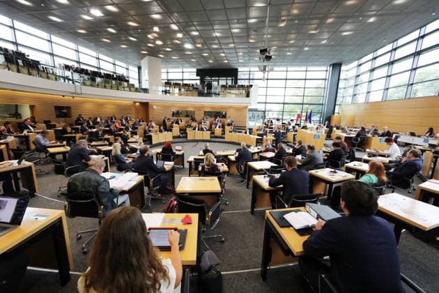 Plenum Thüringer Landtag 04.09.2020, Erfurt, Thüringer Landtag, Plenarsaal, 7.Wahlperiode, Sonderplenum zum Haushalt im Bild: Übersicht Plenarssal *** Plenum Thüringer Landtag 04 09 2020, Erfurt, Thüringer Landtag, plenary hall, 7 parliamentary term, special plenary on the budget in the picture Overview plenary hall