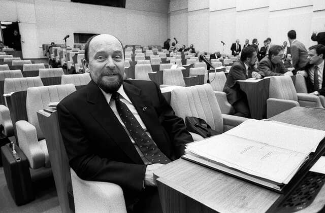 Germany, Berlin , 12 04 1990 Archiv Nr 15 40 Meeting Volkskammer Photo Rainer Eppelmann, Minister of Defence in the Volkskammer Meeting Volkskammer