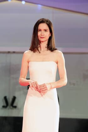VENICE, Italy - September 05: Katherine Waterston walks the red carpet ahed of the Kineo Prize at the 77th Venice Film Festival on September 05, 2020 in Venice, Italy. Copyright: xAnnalisaxFlori MediaPunchx