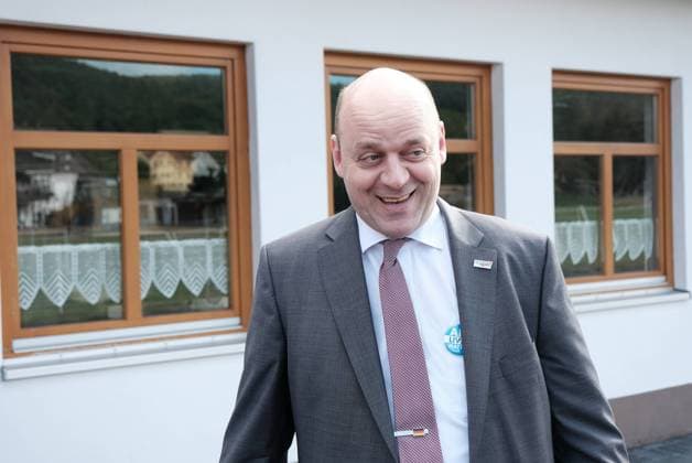 05.09.2020 xkhx Festhalle Edertal Affoldern AfD Hessen Vorwahlkampfveranstaltung Robert Lambrou, Abgeordneter der AfD im hessischen Landtag *** 05 09 2020 xkhx Festhalle Edertal Affoldern AfD Hesse Pre-election campaign event Robert Lambrou, AfD Member of Parliament in the Hessian state parliament