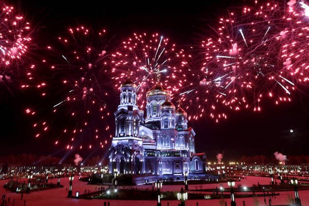 MOSCOW REGION, RUSSIA - SEPTEMBER 6, 2020: Fireworks go off over the Main Cathedral of the Russian Armed Forces after a concert by participants in the Spasskaya Tower International Military Music Festival. Mikhail Japaridze TASS  TS0E6187