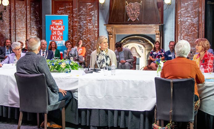 09-09-2020 Katwijk Queen Máxima attended the national Music Table Day (MuziekTafeldag), organized by the Méér Muziek in de Klas foundation, in the Theaterhangaar in Katwijk. Jantien Westerveld, directeur Méér Muziek in de Klas Cor Ottens, gespreksleider Fred van Oijen, Gepensioneerd schooldirecteur, Ambassadeur Méér Muziek in de Klas Lokaal Amstelveen Marijke Fokkema, Directeur TAMARI(kinderopvang), stuurgroeplid Méér Muziek in de Klas Lokaal Drenthe Francesco van Mierlo, Directeur Kunstencentrum Waalwijk George Becht, Wethouder Onderwijs, Cultuur, Werk & Inkomen en Inclusie bij Gemeente Woerden During the national Music Table Day, representatives of education, municipalities and cultural institutions came together, both physically an Copyright: xPPEx