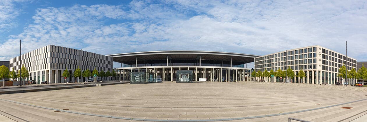 Flughafen Berlin Brandenburg BER Airport Terminal 1 Berlin, Deutschland - 20. August 2020: Flughafen Berlin Brandenburg BER Airport Terminal 1 in Deutschland. *** Berlin Brandenburg Airport BER Airport Terminal 1 Berlin, Germany 20 August 2020 Berlin Brandenburg Airport BER Airport Terminal 1 in Germany