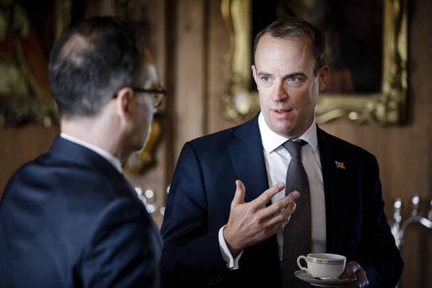 Federal Foreign Minister Heiko Maas, SPD, is welcomed by Dominic Raab, Auâˆöüenminister of the United Kingdom of Great Britain at his country residence in Chevening House, on the occasion of his participation in the meeting of the E3 Auâˆöüenminister in Chevening 10 09 2020 Chevening Great Britain Copyright: xFelixxZahn photothek.netx