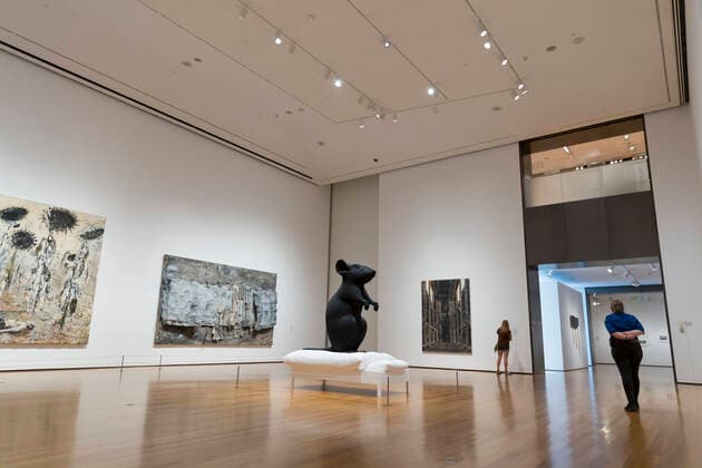 Architektur von Robert Venturi September 11, 2020, Seattle, Washington, USA: A lone visitor at the Seattle Art Museum reopening on Friday, September 11, 2020. The landmark museum has been closed since March to limit the spread of the COVID-19 virus. Seattle USA - ZUMAg235 20200911_zap_g235_007 Copyright: xPaulxChristianxGordonx