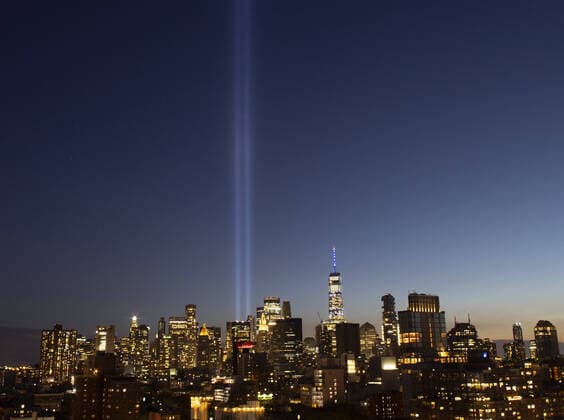 Bilder des Jahres 2020, News 09 September News Themen der Woche KW37 News Bilder des Tages The Twin Towers Tribute In Light art installation shines in Lower Manhattan near One World Trade Center on the 19th anniversary of the 9 11 terrorist attacks on the World Trade Center at Ground Zero in New York City on Friday, September 11, 2020.  NYP20200911139 JOHNxANGELILLO