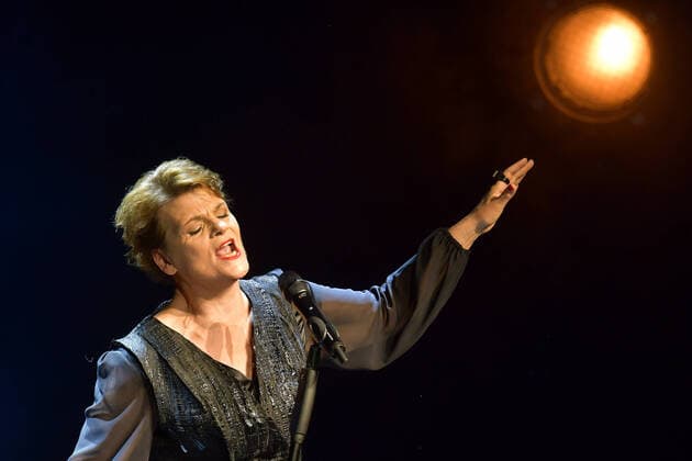 Bilder des Jahres 2020, Entertainment 09 September Entertainment Themen der Woche KW38 Entertainment Bilder des Tages Gayle Tufts, ShowProgramm WIEDER DA Gayle Tufts, Musikerin, Entertainerin mit dem Song Why (Annie Lennox Song) Klavierbegleitung und neuem Show-Programm, WIEDER DA bei der Fotopreobe im Schiller Theater in Berlin am 14.09.2020 *** Gayle Tufts, ShowProgram REPEATED DA Gayle Tufts, musician, entertainer with the song Why Annie Lennox Song piano accompaniment and new show program, REPEATED DA at the Fotopreobe in the Schiller Theater in Berlin on 14 09 2020 Photopress Mueller
