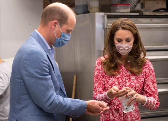 Prinz William und Herzogin Kate besuchen Bäckerei in London . 15 09 2020. London, United Kingdom. Prince William and Kate Middleton, The Duke and Duchess of Cambridge, during a visit to the Beigel Bake Brick Lane Bakery in east London. The 24-hour bakery was forced to reduce their opening hours during the pandemic and The Duke and Duchess heard how this affected employees, as well as the ways in which the shop has helped the local community through food donation and delivery.  xPoolx xi-Imagesx IIM-21619-0031