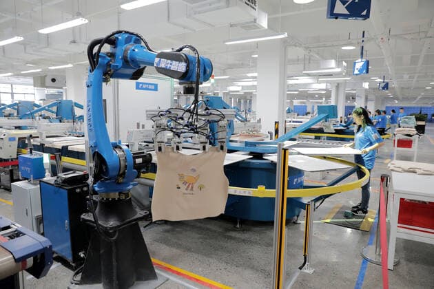 HANGZHOU, CHINA - SEPTEMBER 16: Employees work at the Xunxi Digital Factory on September 16, 2020 in Hangzhou, Zhejiang Province of China. Alibaba Group unveils its new manufacturing model - the Xunxi Digital Factory on Wednesday.  Copyright: xVCGx CFP111299066776