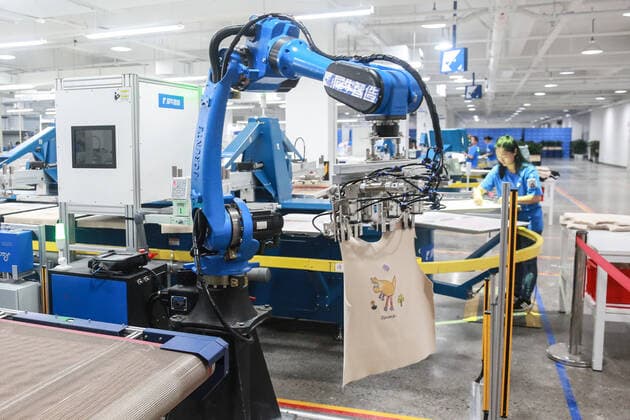 HANGZHOU, CHINA - SEPTEMBER 16: Employees work at the Xunxi Digital Factory on September 16, 2020 in Hangzhou, Zhejiang Province of China. Alibaba Group unveils its new manufacturing model - the Xunxi Digital Factory on Wednesday.  Copyright: xVCGx CFP111299078765