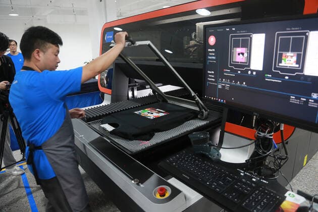 HANGZHOU, CHINA - SEPTEMBER 16: Employees work at the Xunxi Digital Factory on September 16, 2020 in Hangzhou, Zhejiang Province of China. Alibaba Group unveils its new manufacturing model - the Xunxi Digital Factory on Wednesday.  Copyright: xVCGx CFP111299078767