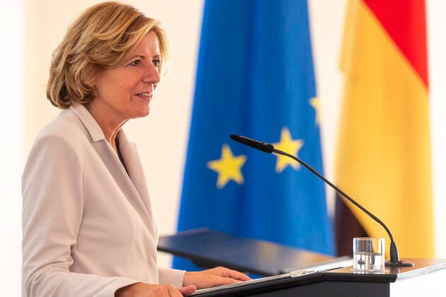 Prime Minister Malu Dreyer awards job-related titles 15 09 2020