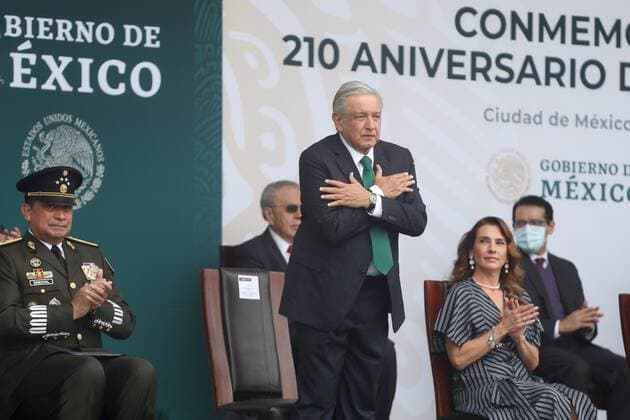 Mexican President Andres Manuel Lopez Obrador (C) and his wife Beatriz Gutierrez Muller (R) attend the military parade during the commemoration of the Independence Day, at the Constitution Square of Mexico City, Mexico, 16 September 2020. Mexico celebrates its Independence Day with the traditional military parade, this time without an audience due to the health contingency, in a new act that reinforces the role of the Armed Forces and doctors in the Government of Andres Manuel Lopez Obrador. Independence Day military parade in Mexico City !ACHTUNG: NUR REDAKTIONELLE NUTZUNG!  Copyright: xSashenkaxGutierrezx AME5246 20200916-637358871741269732